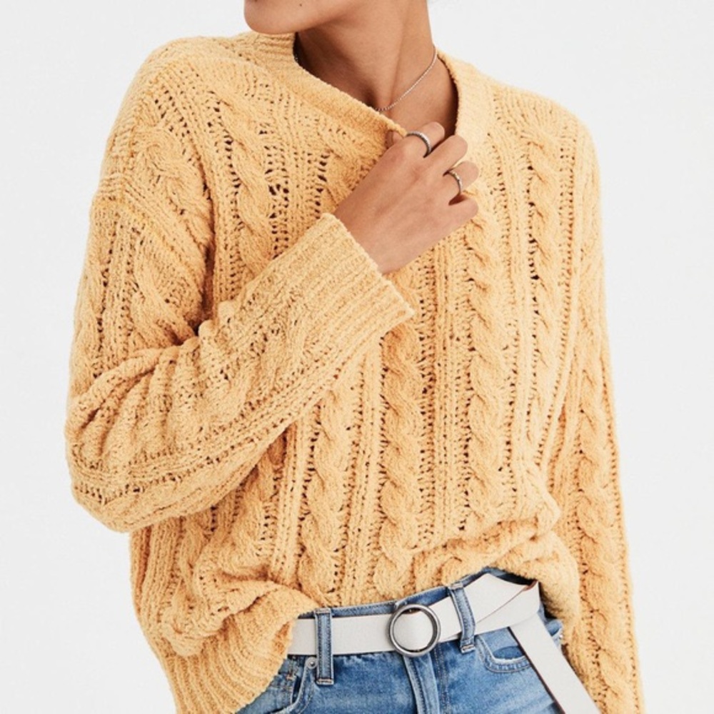 AMERICAN EAGLE CABLE KNIT SWEATER